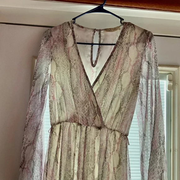 Peach Love California Dresses & Skirts - Chic Peach Love Long Sleeve Snake Print Dress - Size Small (B14)